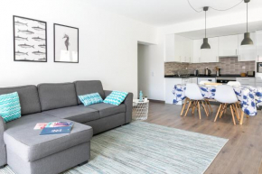 1 Bedroom Beach Apartment with Balcony 2 min walk to the beach!